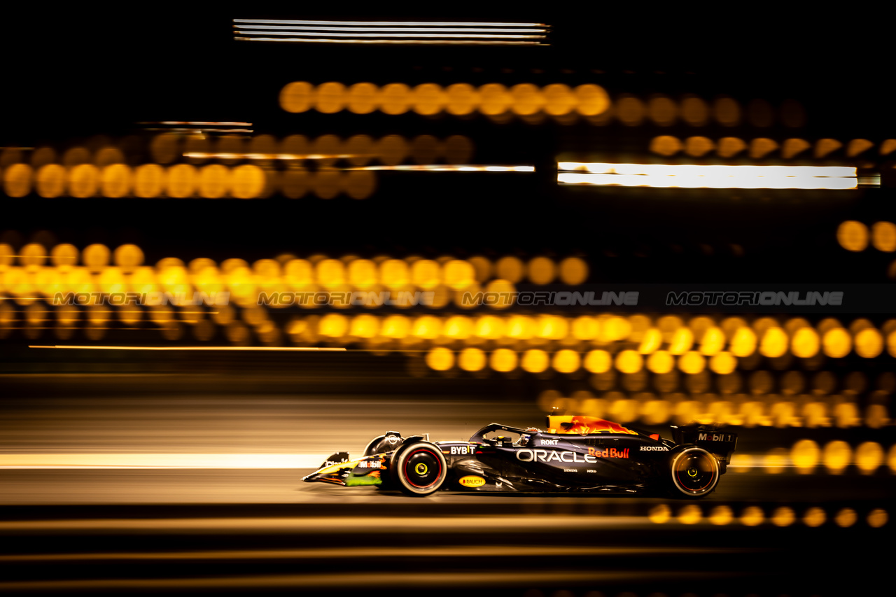 TEST BAHRAIN, Max Verstappen (NLD) Red Bull Racing RB20.

23.02.2024. Formula 1 Testing, Sakhir, Bahrain, Day Three.

- www.xpbimages.com, EMail: requests@xpbimages.com © Copyright: Bearne / XPB Images
