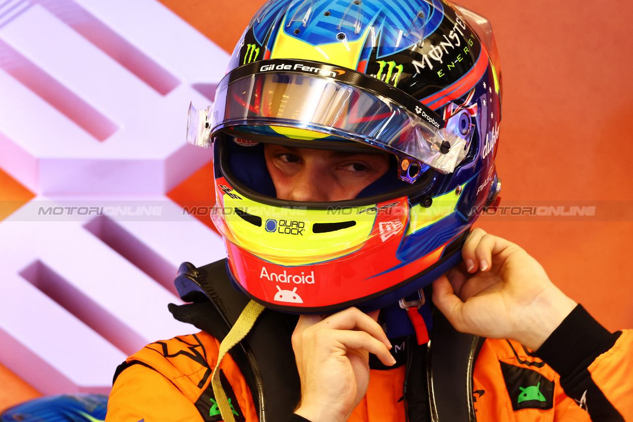 TEST BAHRAIN, Oscar Piastri (AUS) McLaren.

23.02.2024. Formula 1 Testing, Sakhir, Bahrain, Day Three.

 - www.xpbimages.com, EMail: requests@xpbimages.com © Copyright: Coates / XPB Images