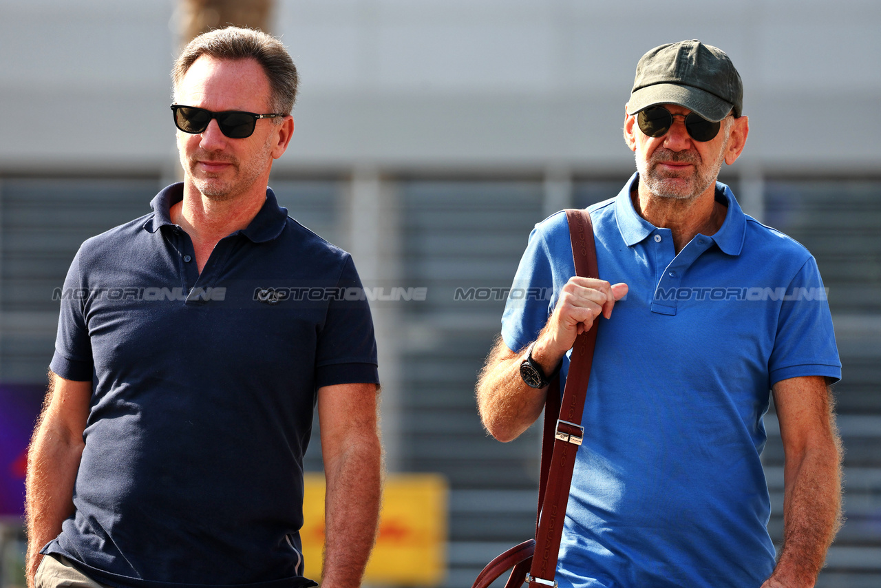 TEST BAHRAIN, (L to R): Christian Horner (GBR) Red Bull Racing Team Principal with Adrian Newey (GBR) Red Bull Racing Chief Technical Officer.

23.02.2024. Formula 1 Testing, Sakhir, Bahrain, Day Three.

 - www.xpbimages.com, EMail: requests@xpbimages.com © Copyright: Coates / XPB Images