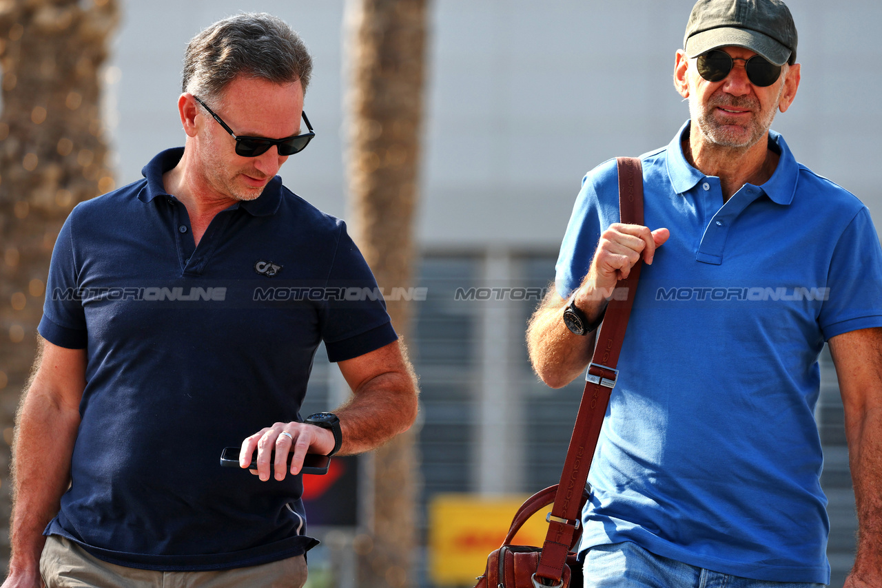 TEST BAHRAIN, (L to R): Christian Horner (GBR) Red Bull Racing Team Principal with Adrian Newey (GBR) Red Bull Racing Chief Technical Officer.

23.02.2024. Formula 1 Testing, Sakhir, Bahrain, Day Three.

 - www.xpbimages.com, EMail: requests@xpbimages.com © Copyright: Coates / XPB Images
