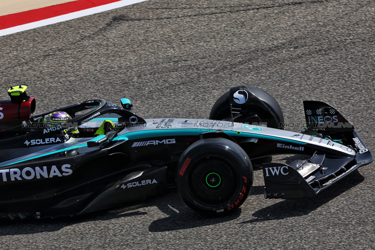TEST BAHRAIN, Lewis Hamilton (GBR) Mercedes AMG F1 W15.

23.02.2024. Formula 1 Testing, Sakhir, Bahrain, Day Three.

- www.xpbimages.com, EMail: requests@xpbimages.com © Copyright: Bearne / XPB Images