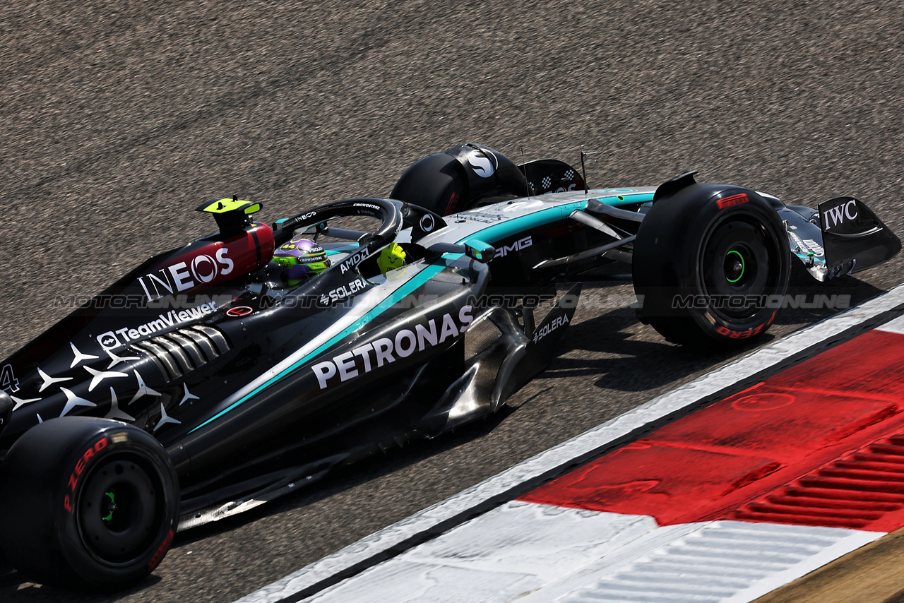 TEST BAHRAIN, Lewis Hamilton (GBR) Mercedes AMG F1 W15.

23.02.2024. Formula 1 Testing, Sakhir, Bahrain, Day Three.

- www.xpbimages.com, EMail: requests@xpbimages.com © Copyright: Bearne / XPB Images