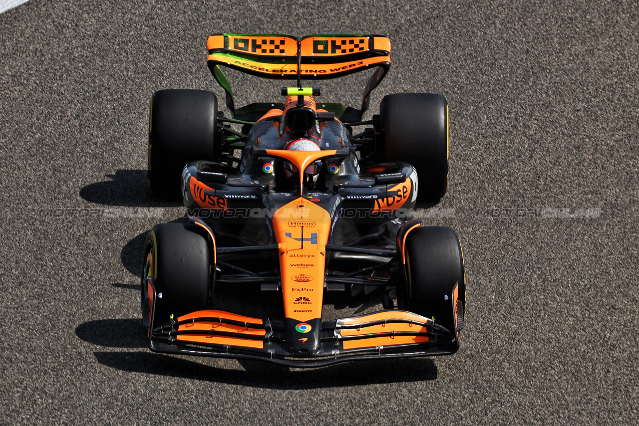 TEST BAHRAIN, Lando Norris (GBR) McLaren MCL38.

23.02.2024. Formula 1 Testing, Sakhir, Bahrain, Day Three.

- www.xpbimages.com, EMail: requests@xpbimages.com © Copyright: Bearne / XPB Images