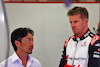 TEST BAHRAIN, (L to R): Ayao Komatsu (JPN) Haas F1 Team Principal with Nico Hulkenberg (GER) Haas F1 Team.
23.02.2024. Formula 1 Testing, Sakhir, Bahrain, Day Three.
- www.xpbimages.com, EMail: requests@xpbimages.com © Copyright: Batchelor / XPB Images
