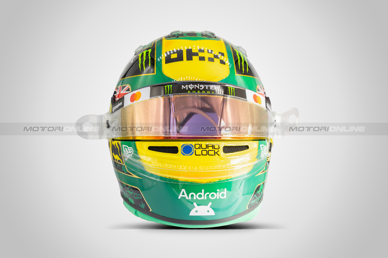 CASCHI 2025, The helmet of Oscar Piastri (AUS) McLaren.

15.03.2025. Formula 1 World Championship, Rd 1, Australian Grand Prix, Albert Park, Melbourne, Australia, Qualifiche Day.

- www.xpbimages.com, EMail: requests@xpbimages.com © Copyright: XPB Images