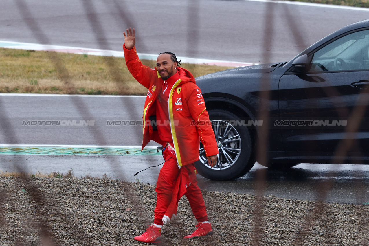 DEBUTTO HAMILTON FERRARI, Lewis Hamilton (GBR) Ferrari ventures out on the track to wave to the fans.
22.01.2025. Formula One World Championship, Ferrari Headquarters, Fiorano Modenese, Italy. 
- www.xpbimages.com, EMail: requests@xpbimages.com © Copyright:  XPB Images