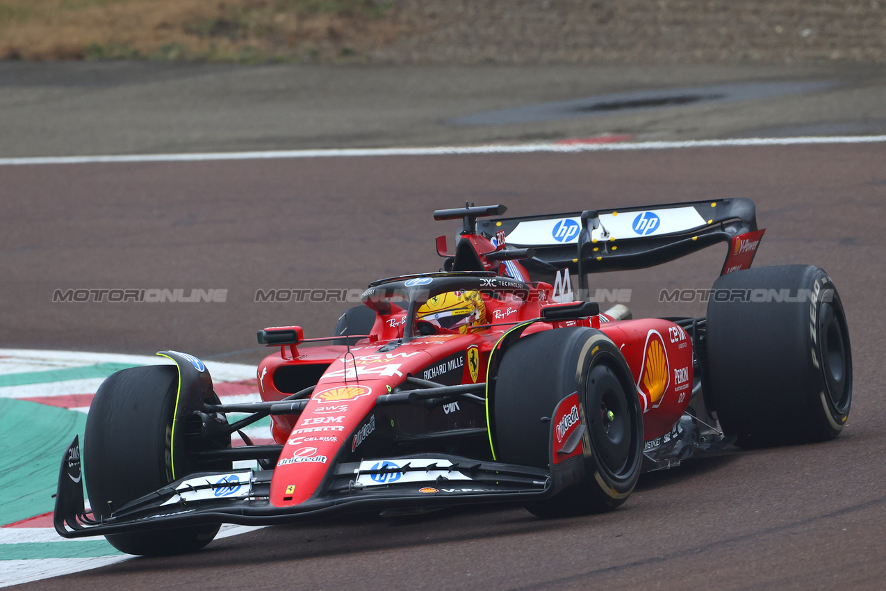 DEBUTTO HAMILTON FERRARI, Lewis Hamilton (GBR) Ferrari tests the Ferrari F1 Car.
22.01.2025. Formula One World Championship, Ferrari Headquarters, Fiorano Modenese, Italy. 
- www.xpbimages.com, EMail: requests@xpbimages.com © Copyright:  XPB Images