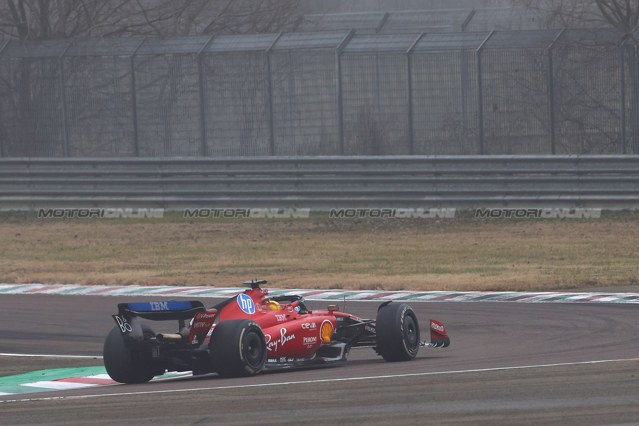 DEBUTTO HAMILTON FERRARI, Lewis Hamilton (GBR) Ferrari tests the Ferrari F1 Car.
22.01.2025. Formula One World Championship, Ferrari Headquarters, Fiorano Modenese, Italy. 
- www.xpbimages.com, EMail: requests@xpbimages.com © Copyright:  XPB Images