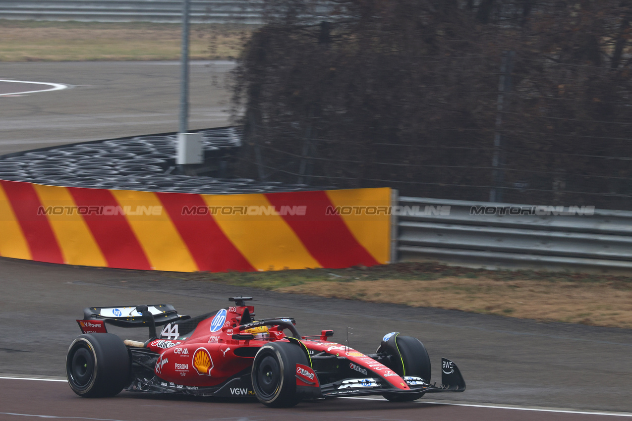 DEBUTTO HAMILTON FERRARI, Lewis Hamilton (GBR) Ferrari tests the Ferrari F1 Car.
22.01.2025. Formula One World Championship, Ferrari Headquarters, Fiorano Modenese, Italy. 
- www.xpbimages.com, EMail: requests@xpbimages.com © Copyright:  XPB Images