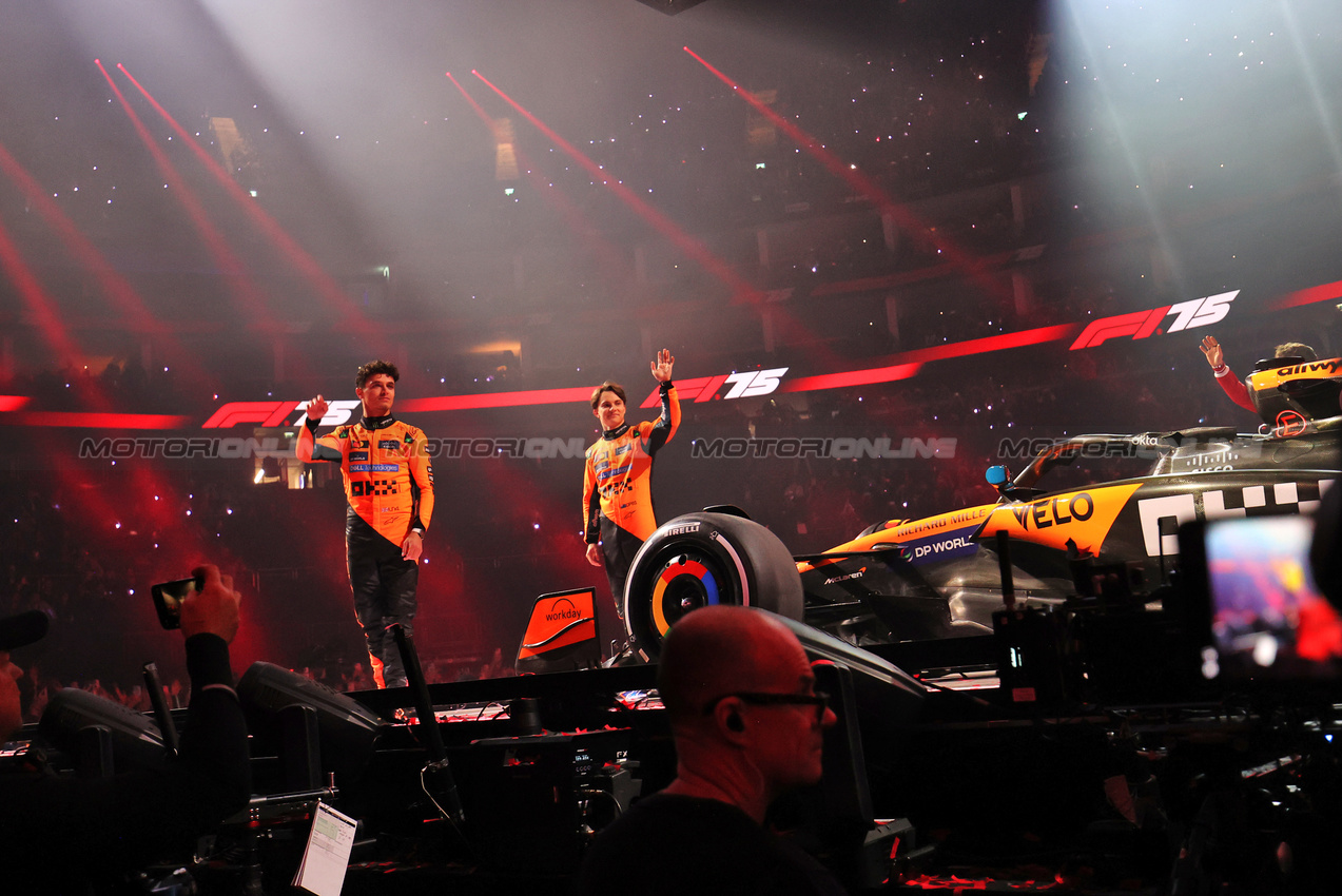 F1 75 LIVE, (L to R): Lando Norris (GBR) McLaren e Oscar Piastri (AUS) McLaren.

18.02.2025. Formula One World Championship, F1 75 Live. O2 Arena, London, England.

- www.xpbimages.com, EMail: requests@xpbimages.com © Copyright: Batchelor / XPB Images