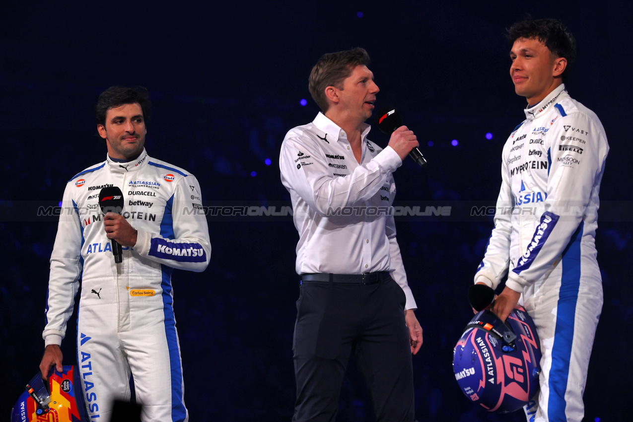 F1 75 LIVE, (L to R): Carlos Sainz (ESP) Williams Racing; James Vowles (GBR) Williams Racing Team Principal; e Alexander Albon (THA) Williams Racing.

18.02.2025. Formula One World Championship, F1 75 Live. O2 Arena, London, England.

- www.xpbimages.com, EMail: requests@xpbimages.com © Copyright: Batchelor / XPB Images