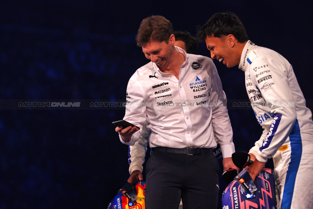 F1 75 LIVE, (L to R): James Vowles (GBR) Williams Racing Team Principal e Alexander Albon (THA) Williams Racing.

18.02.2025. Formula One World Championship, F1 75 Live. O2 Arena, London, England.

- www.xpbimages.com, EMail: requests@xpbimages.com © Copyright: Batchelor / XPB Images