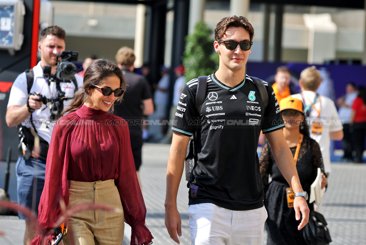 GP ABU DHABI, (L to R): Carmen Montero Mundt with her boyfriend George Russell (GBR) Mercedes AMG F1.

07.12.2025. Formula 1 World Championship, Rd 24, Abu Dhabi Grand Prix, Yas Marina Circuit, Abu Dhabi, Gara Day.

- www.xpbimages.com, EMail: requests@xpbimages.com © Copyright: Moy / XPB Images