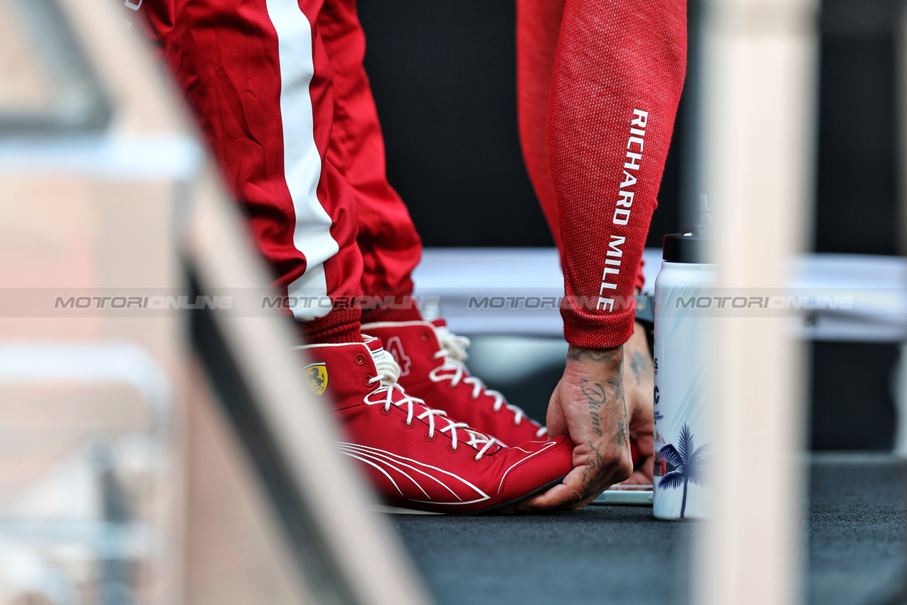 GP ABU DHABI, Lewis Hamilton (GBR) Ferrari at the end of season group photograph.
07.12.2025. Formula 1 World Championship, Rd 24, Abu Dhabi Grand Prix, Yas Marina Circuit, Abu Dhabi, Gara Day.
- www.xpbimages.com, EMail: requests@xpbimages.com © Copyright: Coates / XPB Images