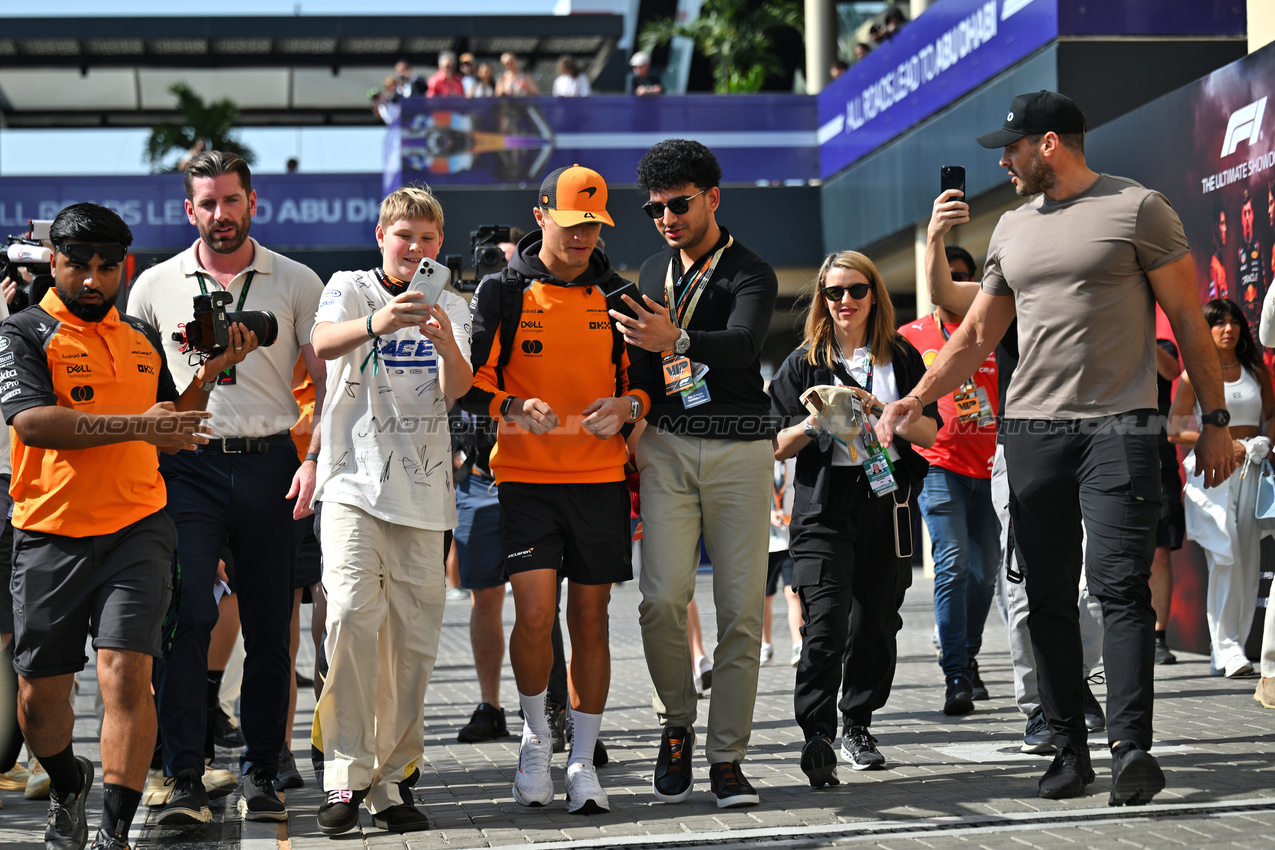 GP ABU DHABI, Lando Norris (GBR) McLaren.
07.12.2025. Formula 1 World Championship, Rd 24, Abu Dhabi Grand Prix, Yas Marina Circuit, Abu Dhabi, Gara Day.
- www.xpbimages.com, EMail: requests@xpbimages.com © Copyright: Price / XPB Images