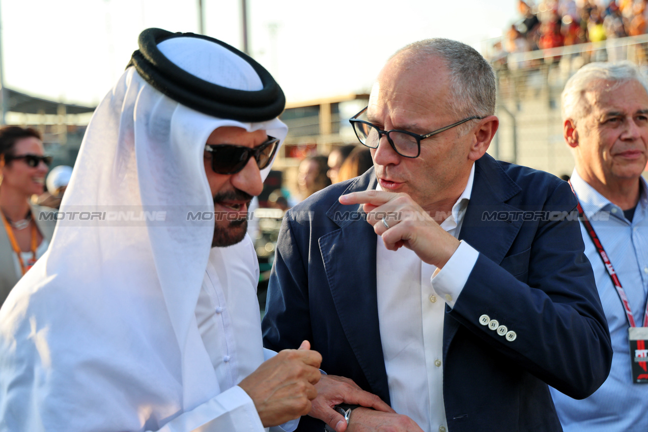 GP ABU DHABI, (L to R): Mohammed Bin Sulayem (UAE) FIA President with Stefano Domenicali (ITA) Formula One President e CEO on the grid.

07.12.2025. Formula 1 World Championship, Rd 24, Abu Dhabi Grand Prix, Yas Marina Circuit, Abu Dhabi, Gara Day.

- www.xpbimages.com, EMail: requests@xpbimages.com © Copyright: Batchelor / XPB Images