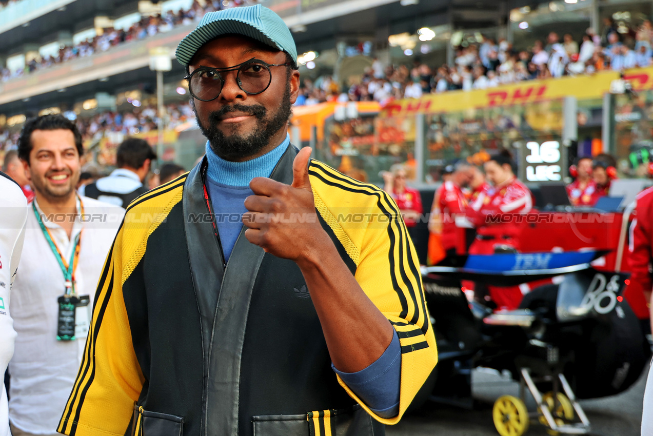 GP ABU DHABI, will.i.am (USA) Black Eyed Peas on the grid.

07.12.2025. Formula 1 World Championship, Rd 24, Abu Dhabi Grand Prix, Yas Marina Circuit, Abu Dhabi, Gara Day.

- www.xpbimages.com, EMail: requests@xpbimages.com © Copyright: Batchelor / XPB Images