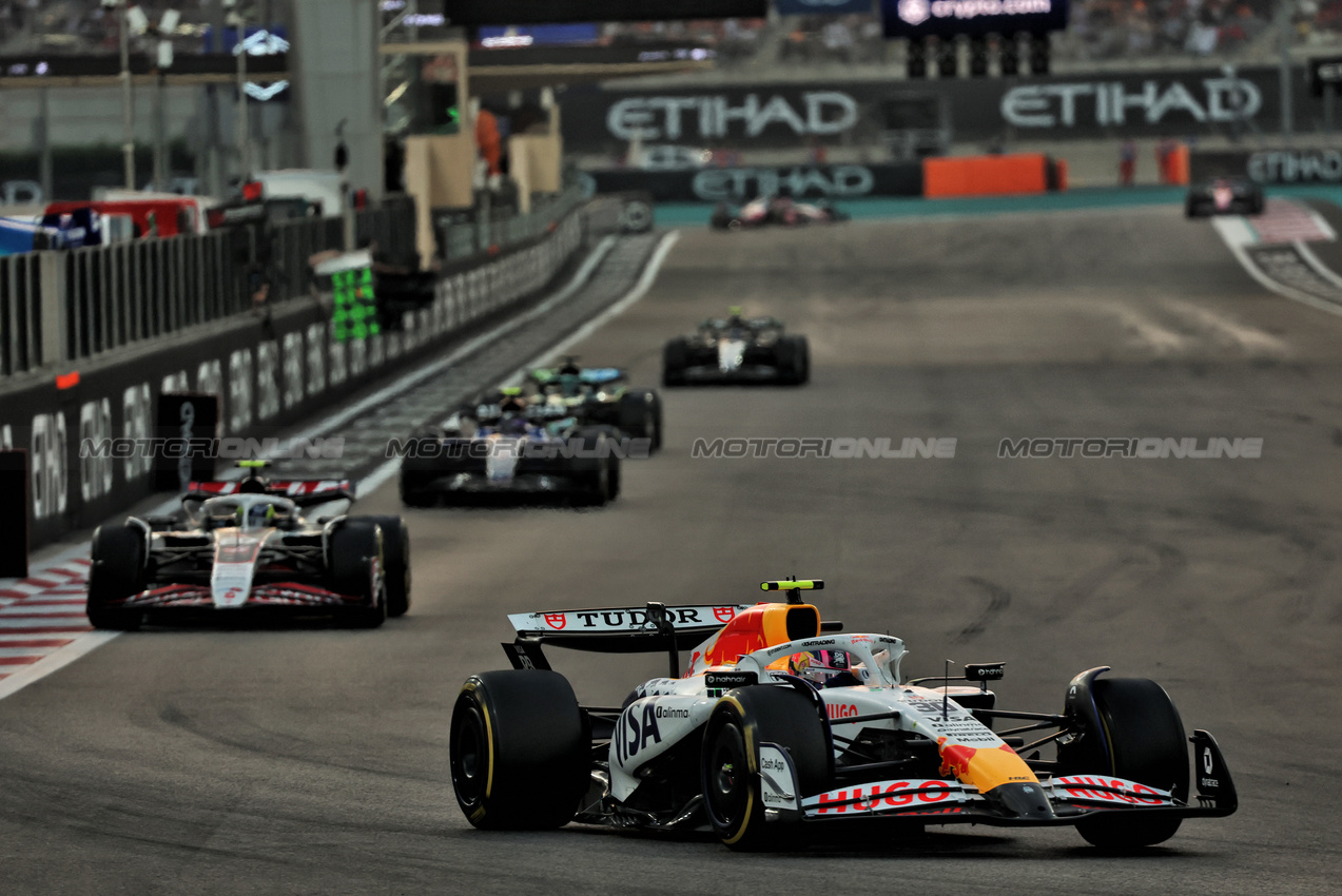 GP ABU DHABI, Liam Lawson (NZL) Racing Bulls VCARB 02.
07.12.2025. Formula 1 World Championship, Rd 24, Abu Dhabi Grand Prix, Yas Marina Circuit, Abu Dhabi, Gara Day.
- www.xpbimages.com, EMail: requests@xpbimages.com © Copyright: Batchelor / XPB Images