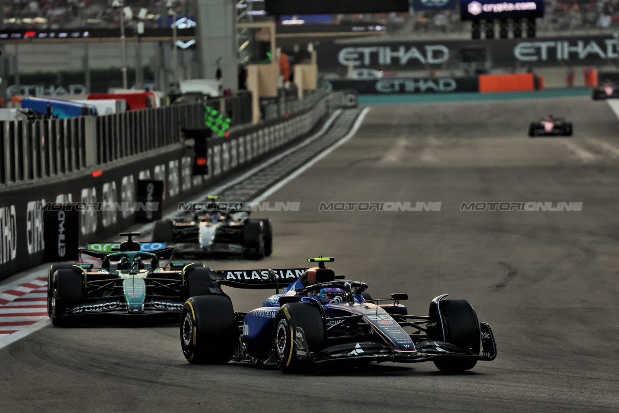 GP ABU DHABI, Carlos Sainz (ESP) Atlassian Williams Racing FW47.
07.12.2025. Formula 1 World Championship, Rd 24, Abu Dhabi Grand Prix, Yas Marina Circuit, Abu Dhabi, Gara Day.
- www.xpbimages.com, EMail: requests@xpbimages.com © Copyright: Batchelor / XPB Images