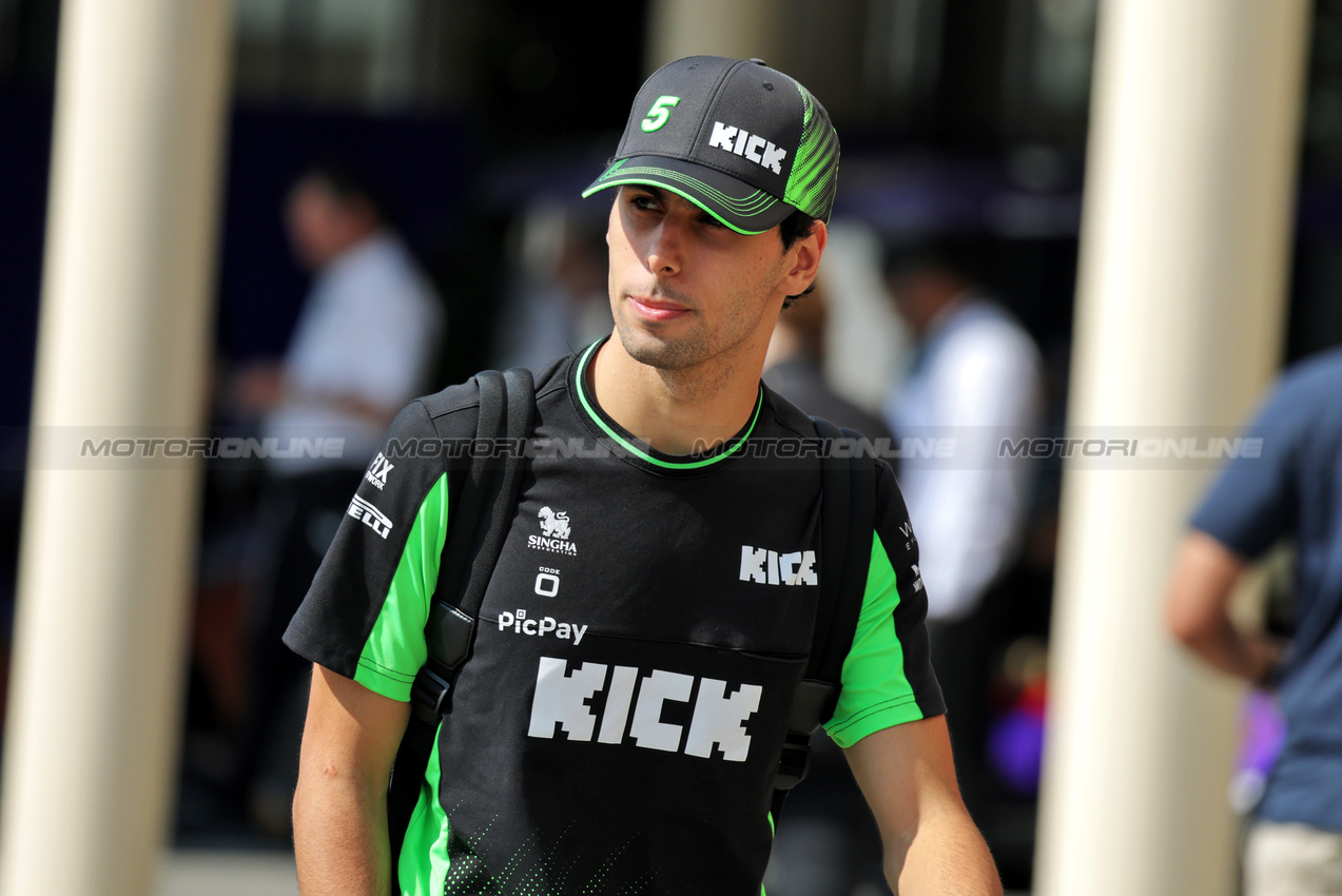GP ABU DHABI, Gabriel Bortoleto (BRA) Sauber.
07.12.2025. Formula 1 World Championship, Rd 24, Abu Dhabi Grand Prix, Yas Marina Circuit, Abu Dhabi, Gara Day.
- www.xpbimages.com, EMail: requests@xpbimages.com © Copyright: Moy / XPB Images