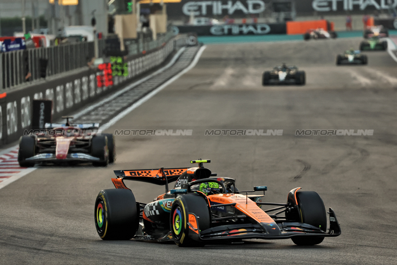 GP ABU DHABI, Lando Norris (GBR) McLaren MCL39.
07.12.2025. Formula 1 World Championship, Rd 24, Abu Dhabi Grand Prix, Yas Marina Circuit, Abu Dhabi, Gara Day.
- www.xpbimages.com, EMail: requests@xpbimages.com © Copyright: Batchelor / XPB Images