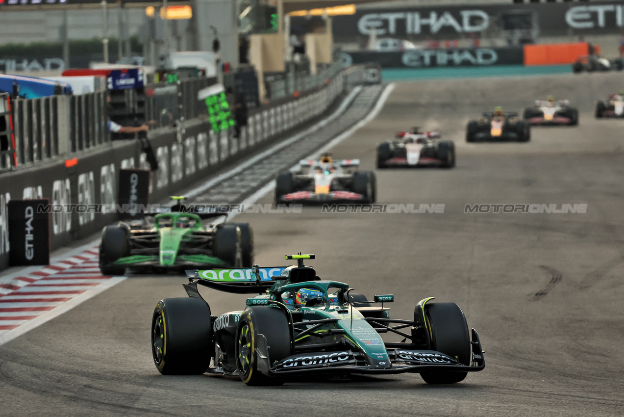 GP ABU DHABI, Fernando Alonso (ESP) Aston Martin F1 Team AMR25.

07.12.2025. Formula 1 World Championship, Rd 24, Abu Dhabi Grand Prix, Yas Marina Circuit, Abu Dhabi, Gara Day.

- www.xpbimages.com, EMail: requests@xpbimages.com © Copyright: Batchelor / XPB Images