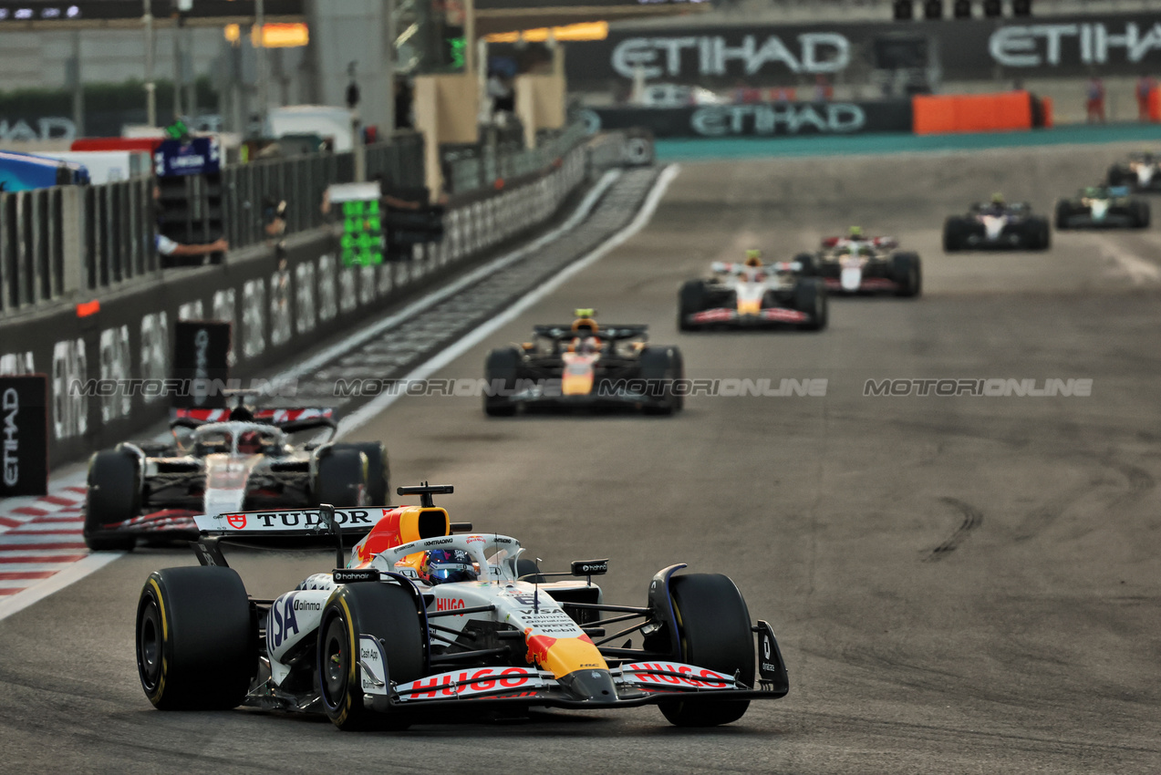 GP ABU DHABI, Isack Hadjar (FRA) Racing Bulls VCARB 02.

07.12.2025. Formula 1 World Championship, Rd 24, Abu Dhabi Grand Prix, Yas Marina Circuit, Abu Dhabi, Gara Day.

- www.xpbimages.com, EMail: requests@xpbimages.com © Copyright: Batchelor / XPB Images