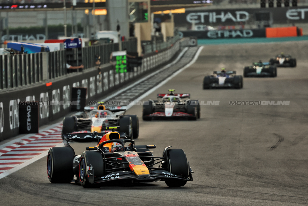 GP ABU DHABI, Yuki Tsunoda (JPN) Red Bull Racing RB21.
07.12.2025. Formula 1 World Championship, Rd 24, Abu Dhabi Grand Prix, Yas Marina Circuit, Abu Dhabi, Gara Day.
- www.xpbimages.com, EMail: requests@xpbimages.com © Copyright: Batchelor / XPB Images