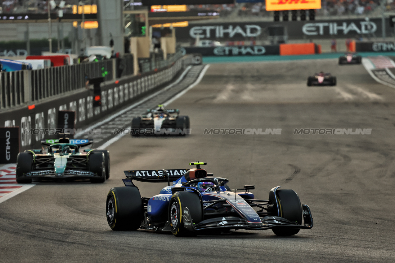 GP ABU DHABI, Carlos Sainz (ESP) Atlassian Williams Racing FW47.
07.12.2025. Formula 1 World Championship, Rd 24, Abu Dhabi Grand Prix, Yas Marina Circuit, Abu Dhabi, Gara Day.
- www.xpbimages.com, EMail: requests@xpbimages.com © Copyright: Batchelor / XPB Images