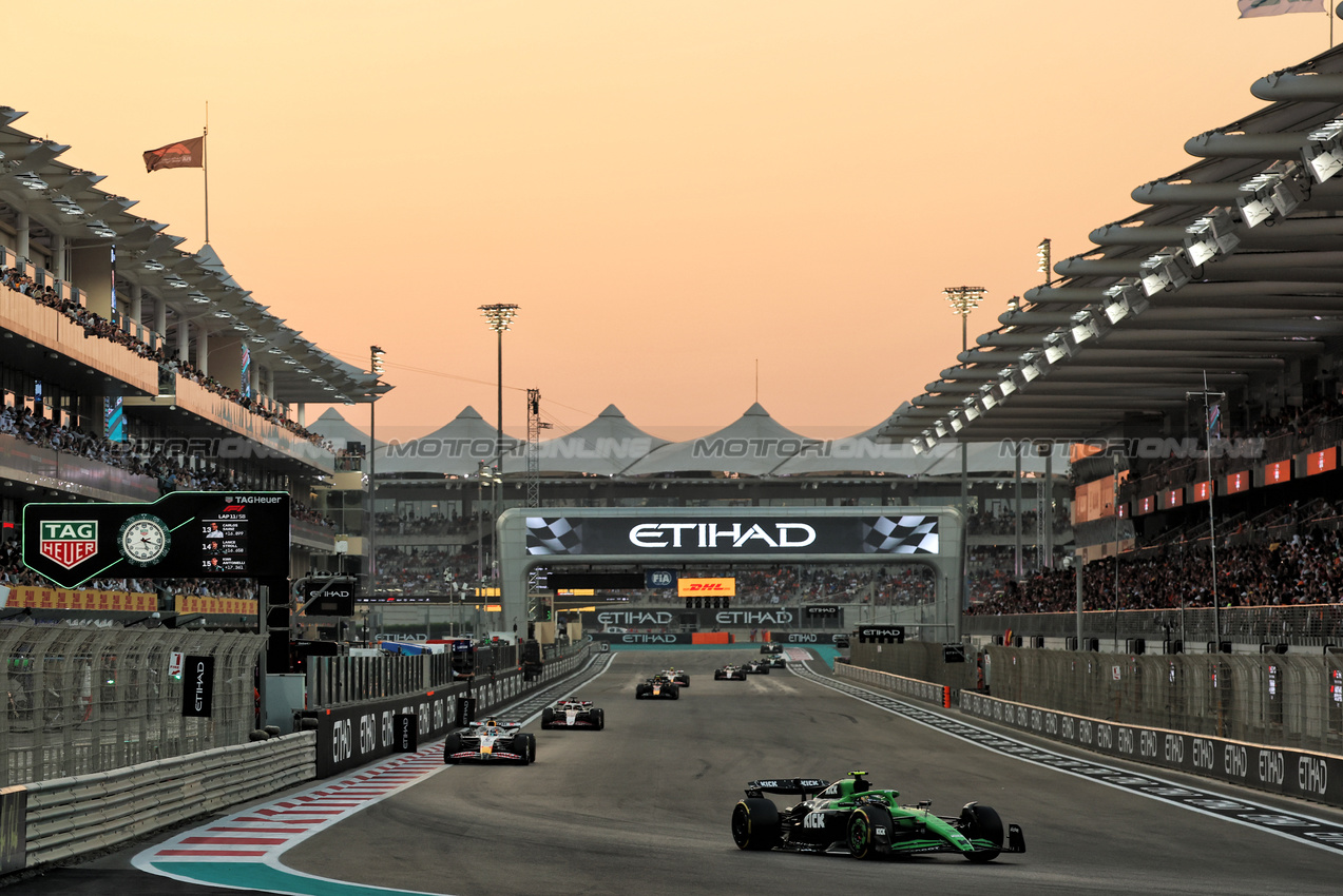 GP ABU DHABI, Gabriel Bortoleto (BRA) Sauber C45.

07.12.2025. Formula 1 World Championship, Rd 24, Abu Dhabi Grand Prix, Yas Marina Circuit, Abu Dhabi, Gara Day.

- www.xpbimages.com, EMail: requests@xpbimages.com © Copyright: Batchelor / XPB Images