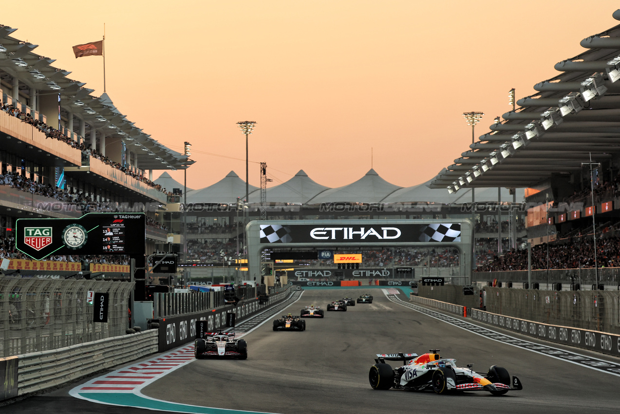 GP ABU DHABI, Isack Hadjar (FRA) Racing Bulls VCARB 02.

07.12.2025. Formula 1 World Championship, Rd 24, Abu Dhabi Grand Prix, Yas Marina Circuit, Abu Dhabi, Gara Day.

- www.xpbimages.com, EMail: requests@xpbimages.com © Copyright: Batchelor / XPB Images