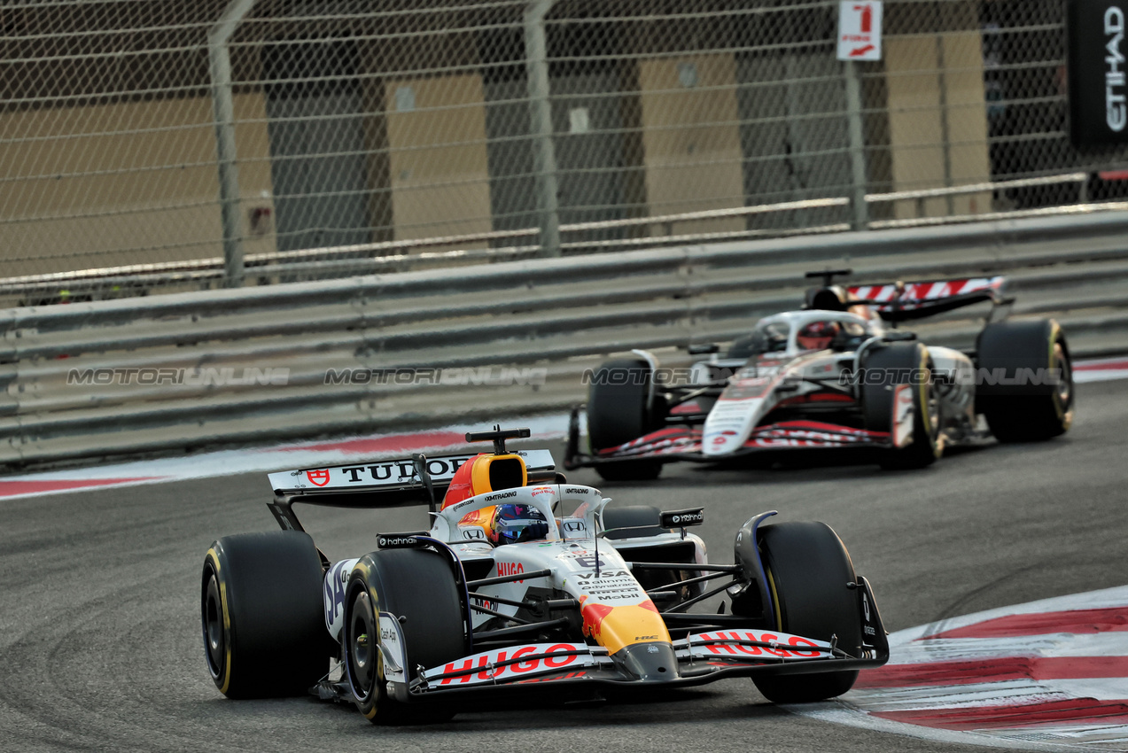 GP ABU DHABI, Isack Hadjar (FRA) Racing Bulls VCARB 02.

07.12.2025. Formula 1 World Championship, Rd 24, Abu Dhabi Grand Prix, Yas Marina Circuit, Abu Dhabi, Gara Day.

- www.xpbimages.com, EMail: requests@xpbimages.com © Copyright: Batchelor / XPB Images