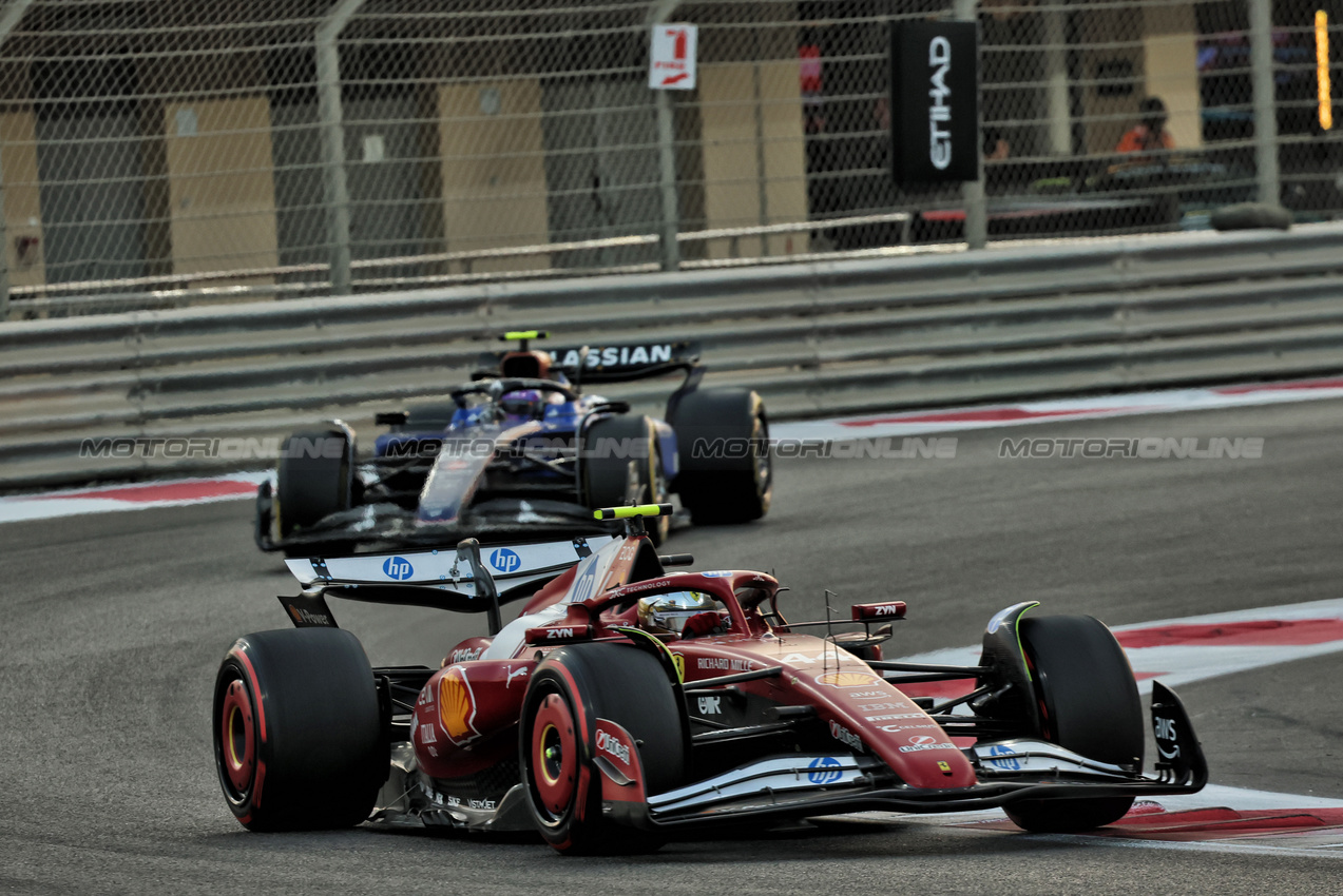 GP ABU DHABI, Lewis Hamilton (GBR) Ferrari SF-25.

07.12.2025. Formula 1 World Championship, Rd 24, Abu Dhabi Grand Prix, Yas Marina Circuit, Abu Dhabi, Gara Day.

- www.xpbimages.com, EMail: requests@xpbimages.com © Copyright: Batchelor / XPB Images