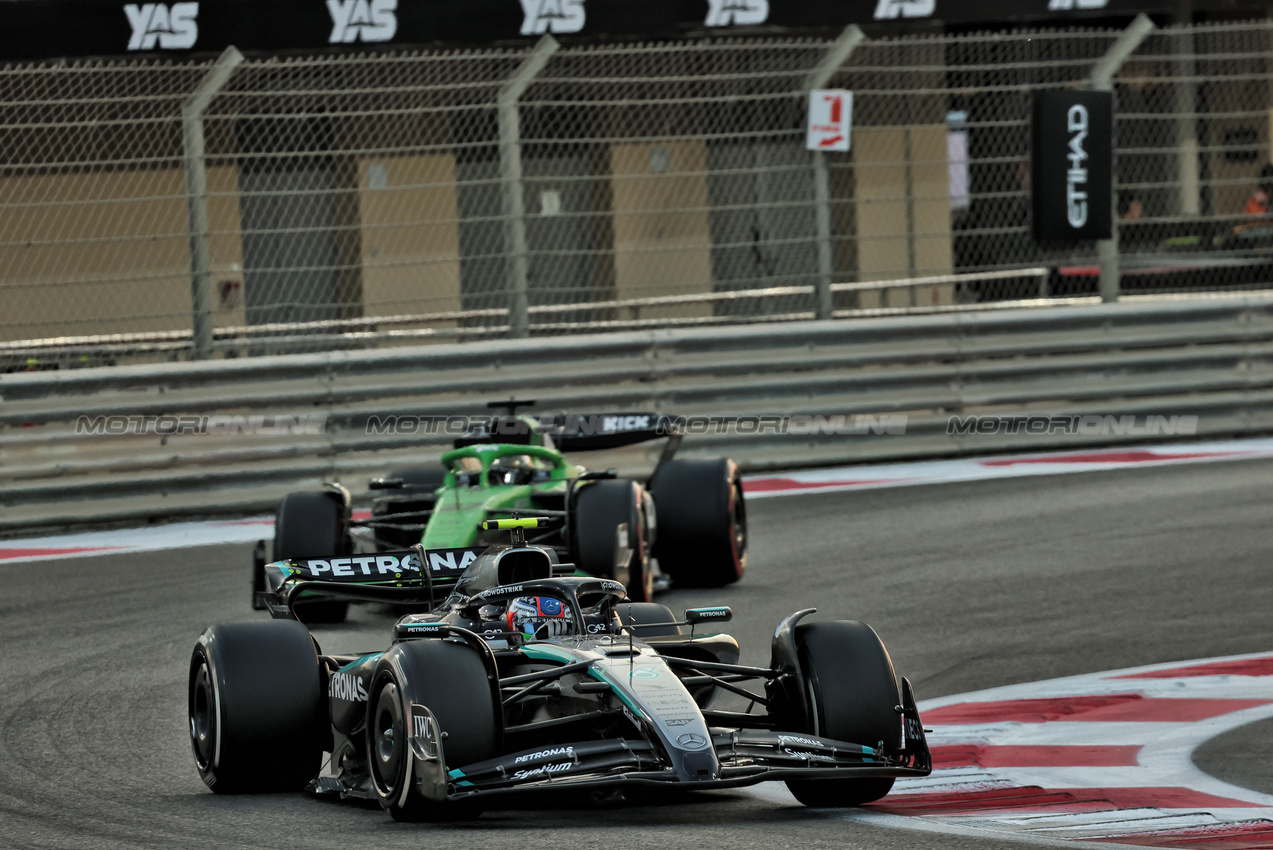 GP ABU DHABI, Andrea Kimi Antonelli (ITA) Mercedes AMG F1 W16.
07.12.2025. Formula 1 World Championship, Rd 24, Abu Dhabi Grand Prix, Yas Marina Circuit, Abu Dhabi, Gara Day.
- www.xpbimages.com, EMail: requests@xpbimages.com © Copyright: Batchelor / XPB Images