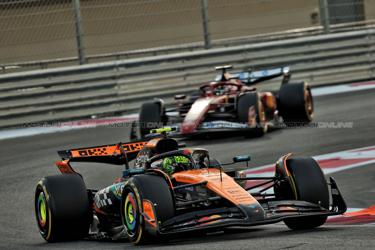GP ABU DHABI, Lando Norris (GBR) McLaren MCL39.

07.12.2025. Formula 1 World Championship, Rd 24, Abu Dhabi Grand Prix, Yas Marina Circuit, Abu Dhabi, Gara Day.

- www.xpbimages.com, EMail: requests@xpbimages.com © Copyright: Batchelor / XPB Images