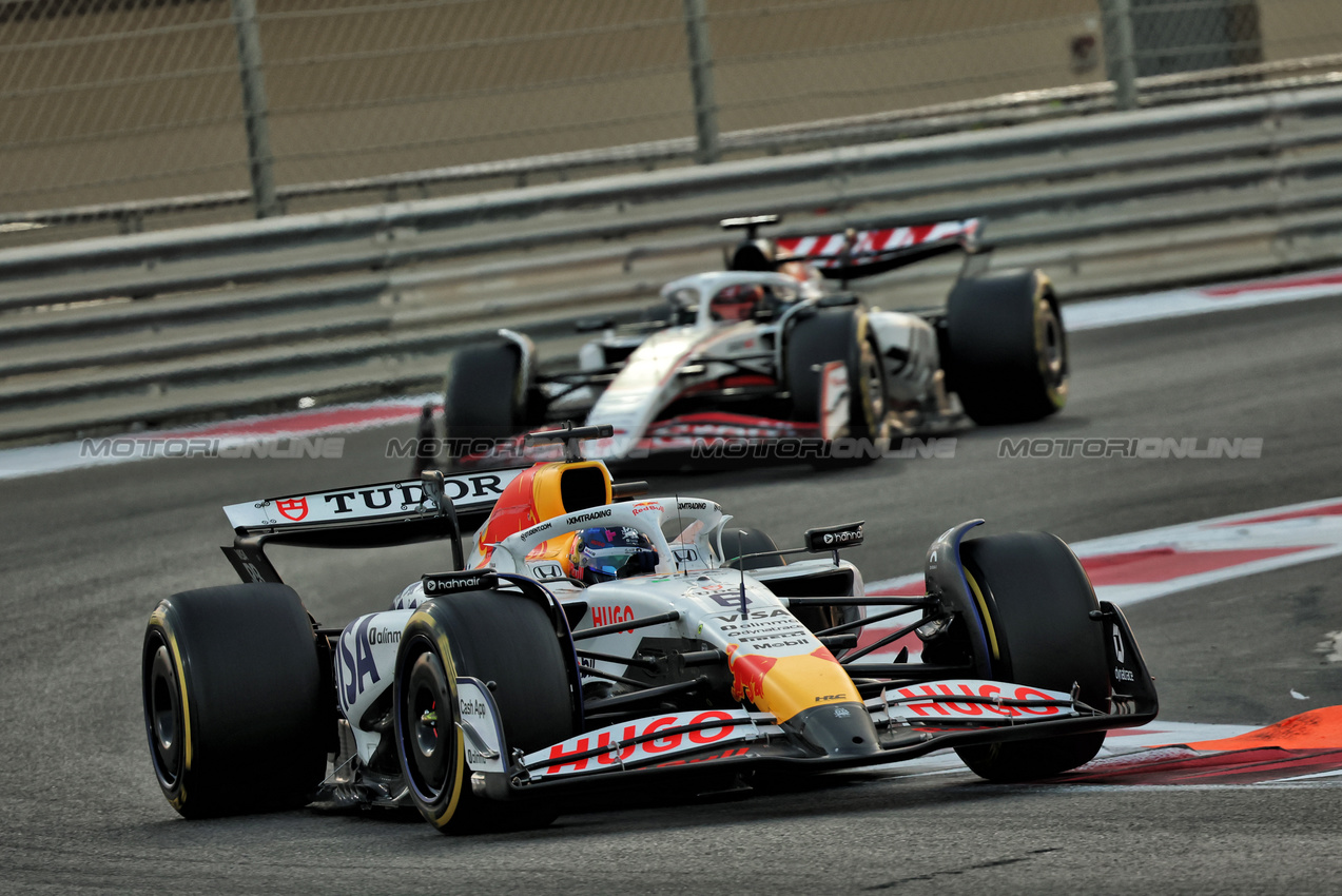 GP ABU DHABI, Isack Hadjar (FRA) Racing Bulls VCARB 02.

07.12.2025. Formula 1 World Championship, Rd 24, Abu Dhabi Grand Prix, Yas Marina Circuit, Abu Dhabi, Gara Day.

- www.xpbimages.com, EMail: requests@xpbimages.com © Copyright: Batchelor / XPB Images