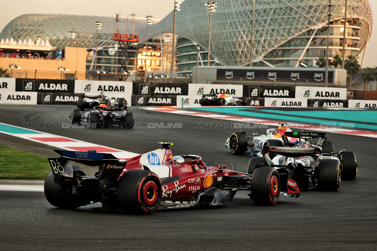 GP ABU DHABI, Lewis Hamilton (GBR) Ferrari SF-25.
07.12.2025. Formula 1 World Championship, Rd 24, Abu Dhabi Grand Prix, Yas Marina Circuit, Abu Dhabi, Gara Day.
- www.xpbimages.com, EMail: requests@xpbimages.com © Copyright: Bearne / XPB Images