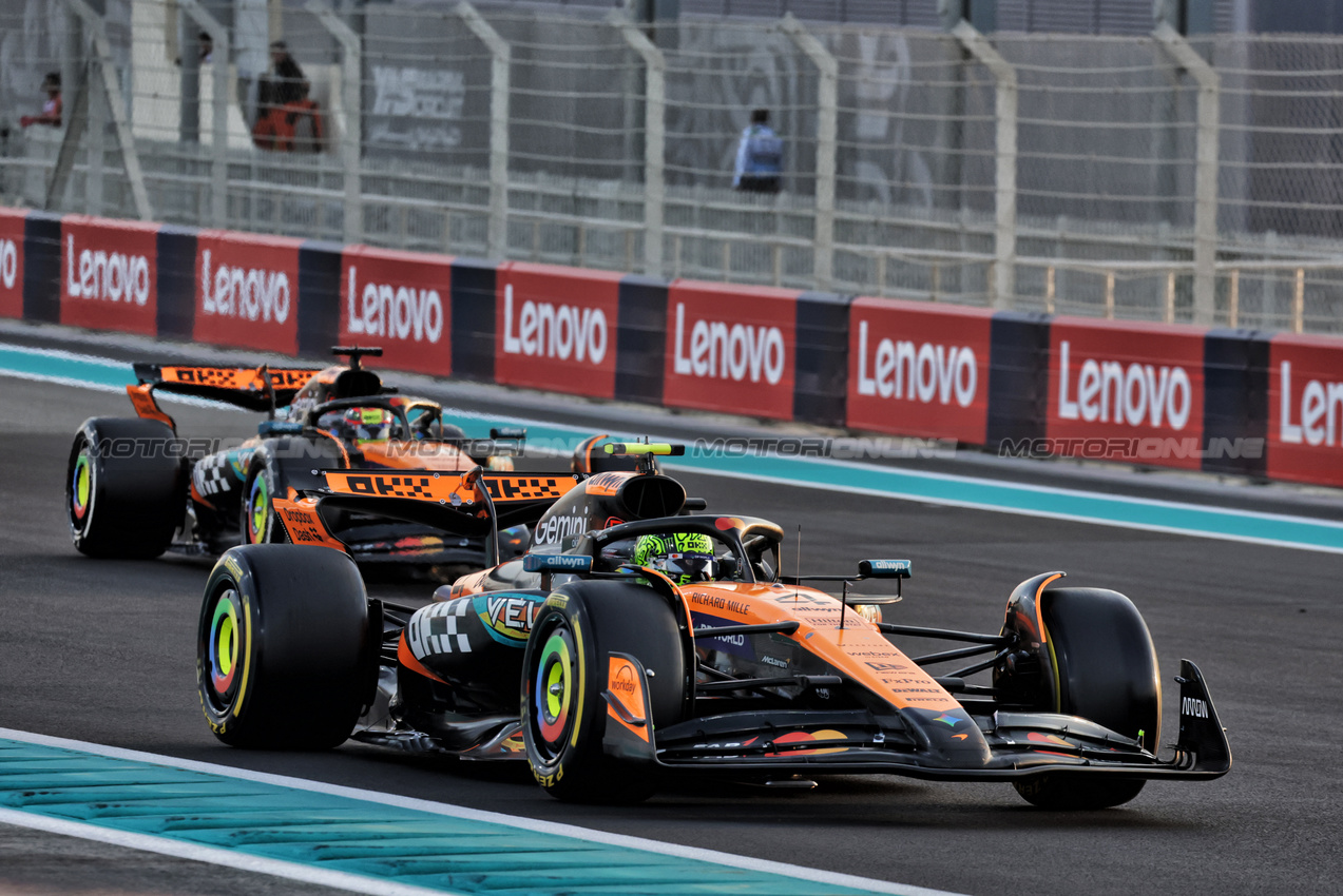 GP ABU DHABI, Lando Norris (GBR) McLaren MCL39.

07.12.2025. Formula 1 World Championship, Rd 24, Abu Dhabi Grand Prix, Yas Marina Circuit, Abu Dhabi, Gara Day.

- www.xpbimages.com, EMail: requests@xpbimages.com © Copyright: Moy / XPB Images