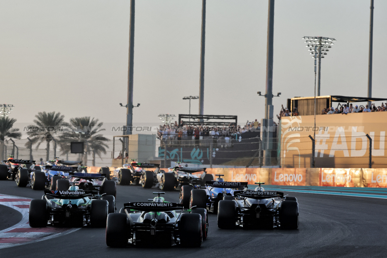 GP ABU DHABI, Nico Hulkenberg (GER) Sauber C45 at the partenza of the race.

07.12.2025. Formula 1 World Championship, Rd 24, Abu Dhabi Grand Prix, Yas Marina Circuit, Abu Dhabi, Gara Day.

- www.xpbimages.com, EMail: requests@xpbimages.com © Copyright: Moy / XPB Images