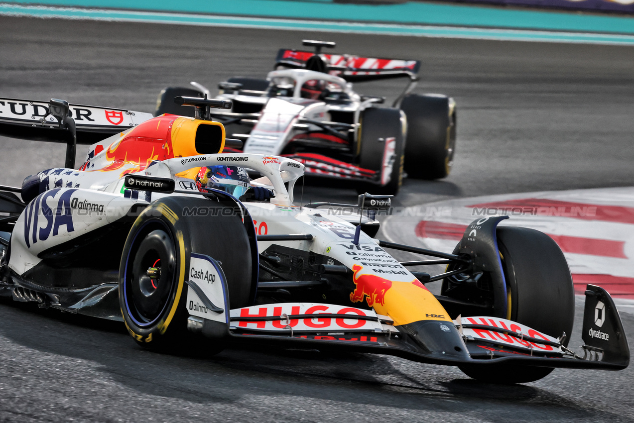 GP ABU DHABI, Isack Hadjar (FRA) Racing Bulls VCARB 02.
07.12.2025. Formula 1 World Championship, Rd 24, Abu Dhabi Grand Prix, Yas Marina Circuit, Abu Dhabi, Gara Day.
- www.xpbimages.com, EMail: requests@xpbimages.com © Copyright: Charniaux / XPB Images