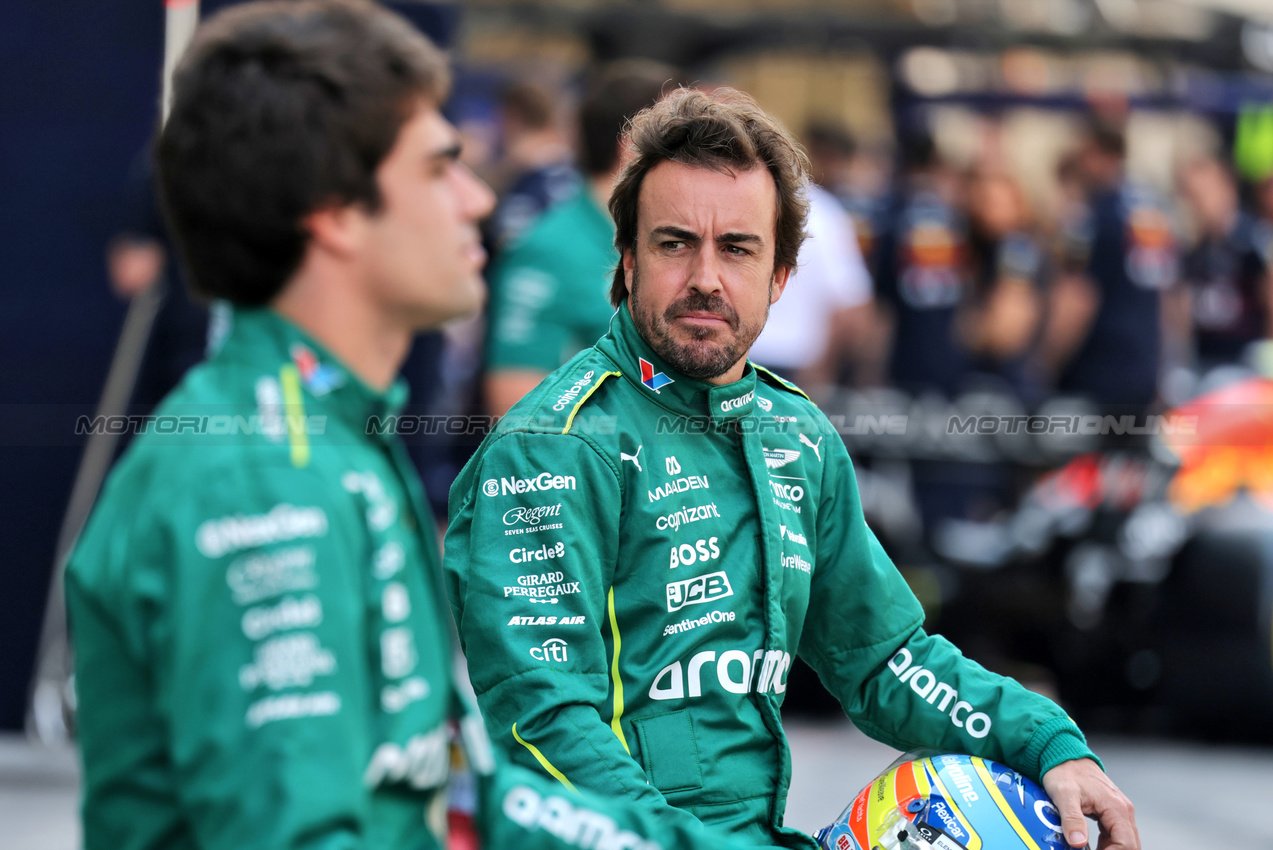 GP ABU DHABI, Fernando Alonso (ESP) Aston Martin F1 Team e Lance Stroll (CDN) Aston Martin F1 Team at a team photograph.
07.12.2025. Formula 1 World Championship, Rd 24, Abu Dhabi Grand Prix, Yas Marina Circuit, Abu Dhabi, Gara Day.
- www.xpbimages.com, EMail: requests@xpbimages.com © Copyright: Moy / XPB Images