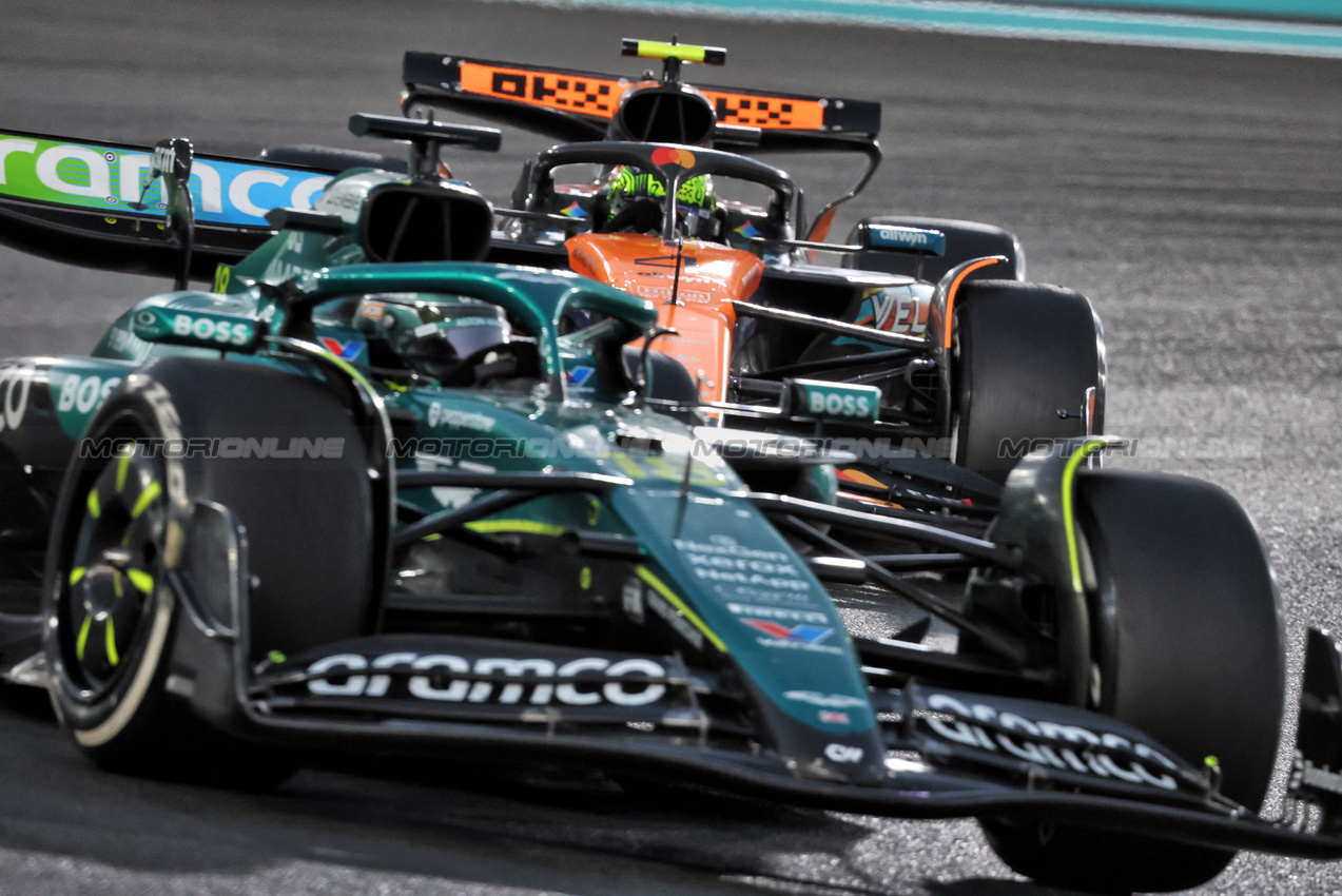 GP ABU DHABI, Lando Norris (GBR) McLaren MCL39.
07.12.2025. Formula 1 World Championship, Rd 24, Abu Dhabi Grand Prix, Yas Marina Circuit, Abu Dhabi, Gara Day.
- www.xpbimages.com, EMail: requests@xpbimages.com © Copyright: Charniaux / XPB Images