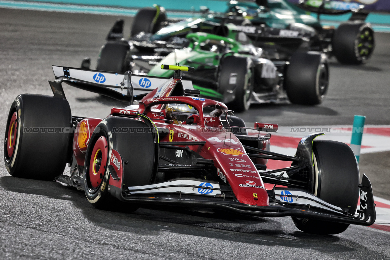 GP ABU DHABI, Lewis Hamilton (GBR) Ferrari SF-25.

07.12.2025. Formula 1 World Championship, Rd 24, Abu Dhabi Grand Prix, Yas Marina Circuit, Abu Dhabi, Gara Day.

- www.xpbimages.com, EMail: requests@xpbimages.com © Copyright: Charniaux / XPB Images