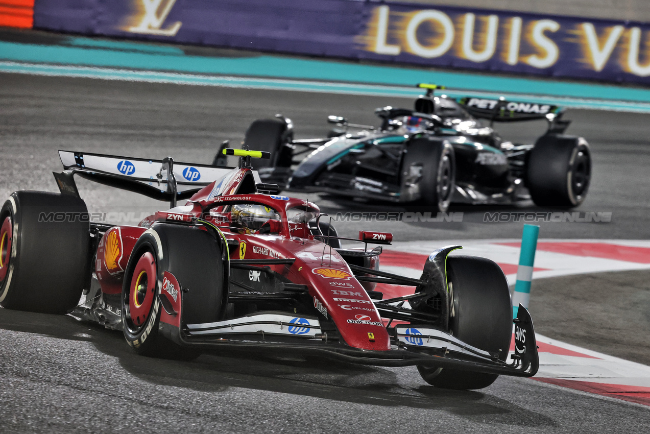 GP ABU DHABI, Lewis Hamilton (GBR) Ferrari SF-25.

07.12.2025. Formula 1 World Championship, Rd 24, Abu Dhabi Grand Prix, Yas Marina Circuit, Abu Dhabi, Gara Day.

- www.xpbimages.com, EMail: requests@xpbimages.com © Copyright: Charniaux / XPB Images