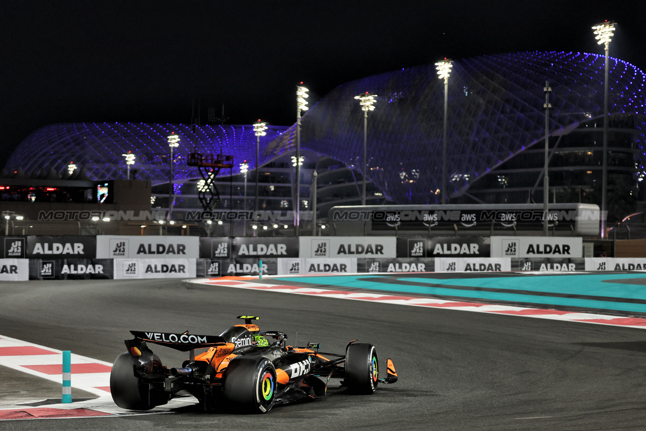 GP ABU DHABI, Lando Norris (GBR) McLaren MCL39.
07.12.2025. Formula 1 World Championship, Rd 24, Abu Dhabi Grand Prix, Yas Marina Circuit, Abu Dhabi, Gara Day.
- www.xpbimages.com, EMail: requests@xpbimages.com © Copyright: Bearne / XPB Images