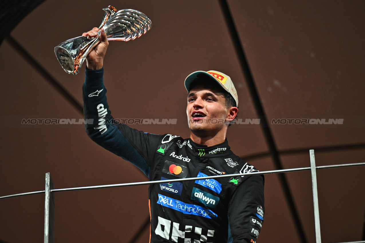 GP ABU DHABI, Third placed World Champion Lando Norris (GBR) McLaren celebrates on the podium.

07.12.2025. Formula 1 World Championship, Rd 24, Abu Dhabi Grand Prix, Yas Marina Circuit, Abu Dhabi, Gara Day.

- www.xpbimages.com, EMail: requests@xpbimages.com © Copyright: Price / XPB Images