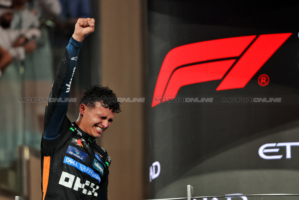 GP ABU DHABI, Third placed World Champion Lando Norris (GBR) McLaren celebrates on the podium.
07.12.2025. Formula 1 World Championship, Rd 24, Abu Dhabi Grand Prix, Yas Marina Circuit, Abu Dhabi, Gara Day.
- www.xpbimages.com, EMail: requests@xpbimages.com © Copyright: Bearne / XPB Images