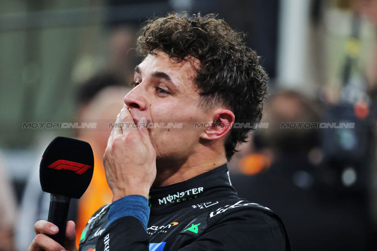 GP ABU DHABI, Third placed World Champion Lando Norris (GBR) McLaren in parc ferme.

07.12.2025. Formula 1 World Championship, Rd 24, Abu Dhabi Grand Prix, Yas Marina Circuit, Abu Dhabi, Gara Day.

- www.xpbimages.com, EMail: requests@xpbimages.com © Copyright: Moy / XPB Images