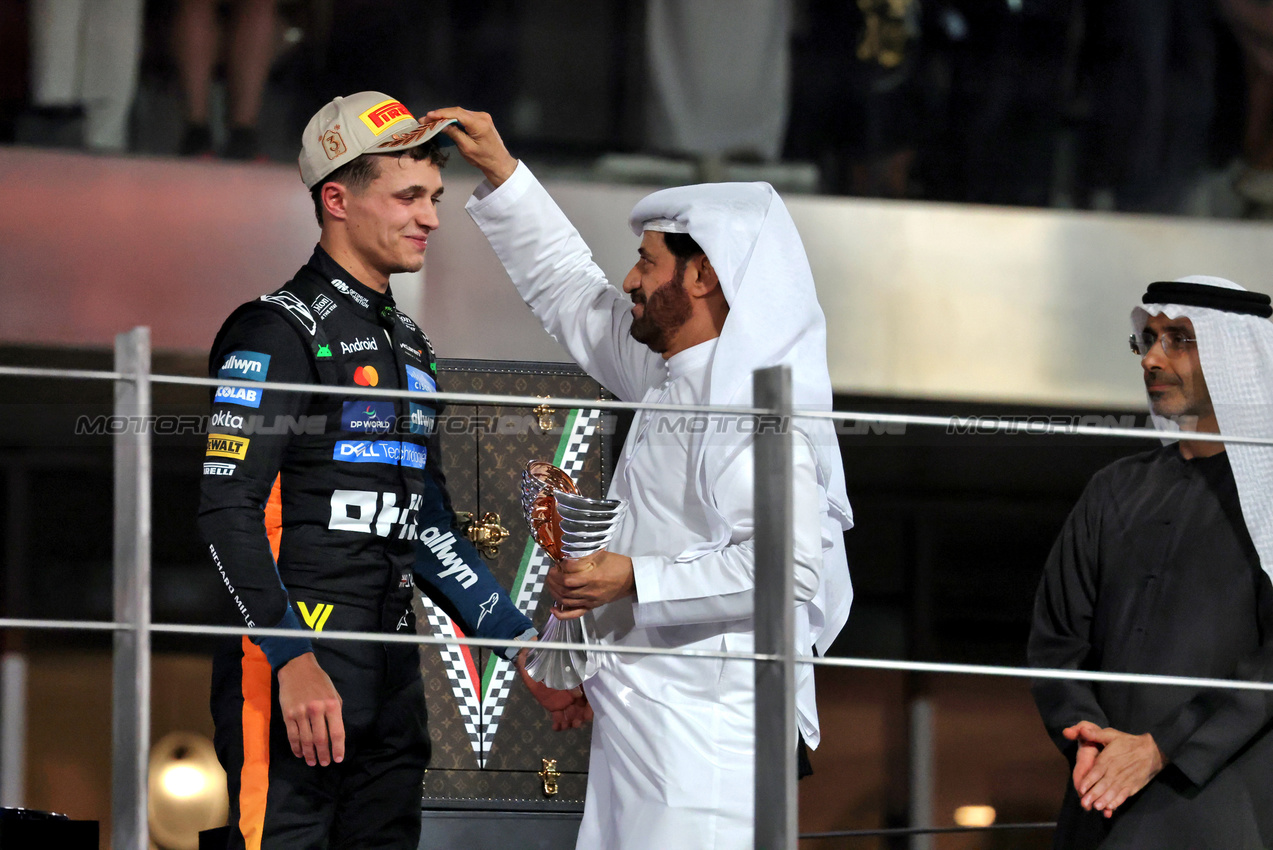 GP ABU DHABI, (L to R): Third placed World Champion Lando Norris (GBR) McLaren on the podium with Mohammed Bin Sulayem (UAE) FIA President.

07.12.2025. Formula 1 World Championship, Rd 24, Abu Dhabi Grand Prix, Yas Marina Circuit, Abu Dhabi, Gara Day.

- www.xpbimages.com, EMail: requests@xpbimages.com © Copyright: Moy / XPB Images