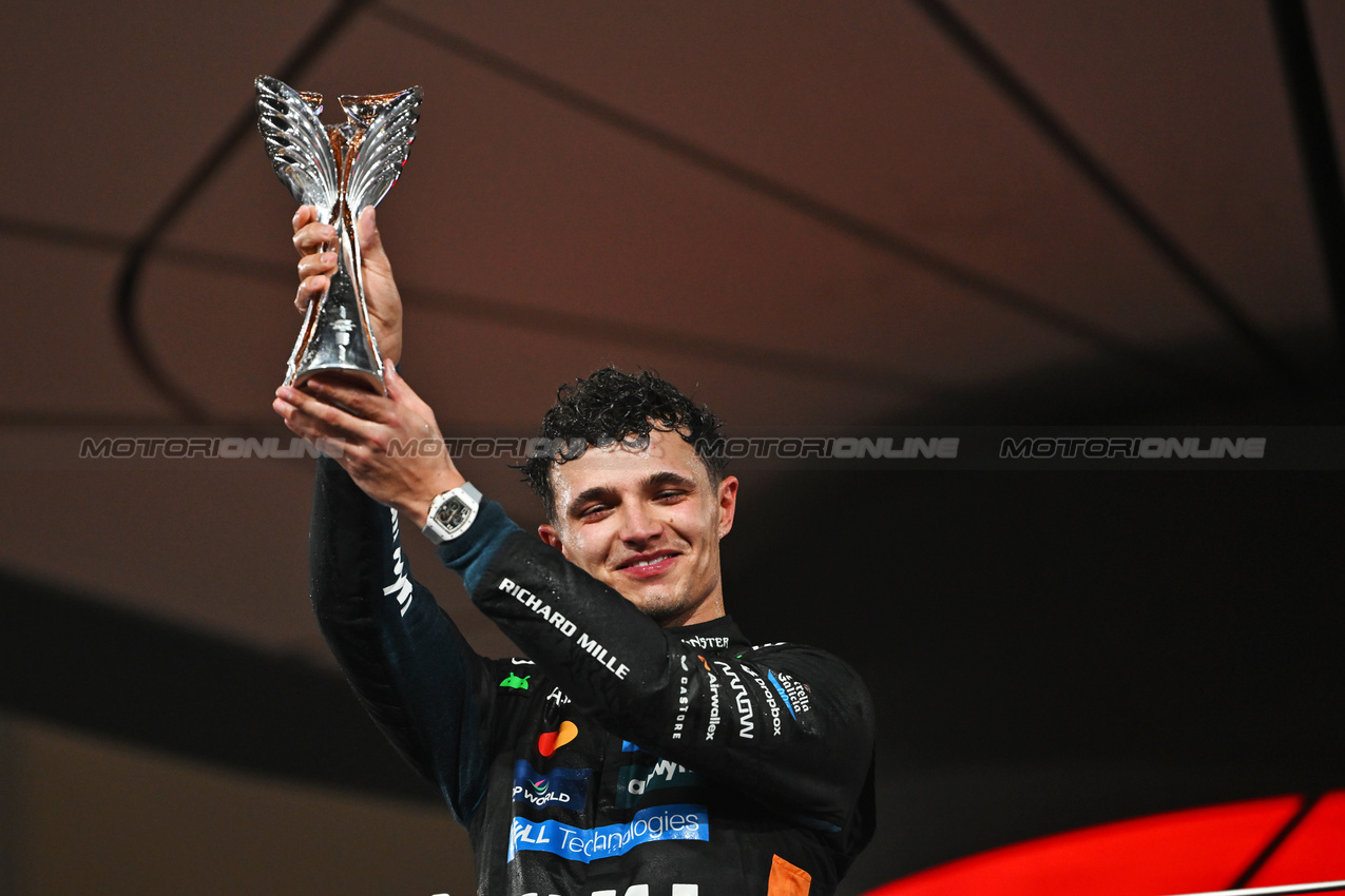 GP ABU DHABI, Third placed World Champion Lando Norris (GBR) McLaren celebrates on the podium.
07.12.2025. Formula 1 World Championship, Rd 24, Abu Dhabi Grand Prix, Yas Marina Circuit, Abu Dhabi, Gara Day.
- www.xpbimages.com, EMail: requests@xpbimages.com © Copyright: Price / XPB Images
